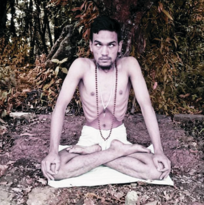 Guru Yogish Aaditya meditating in the Himalayas